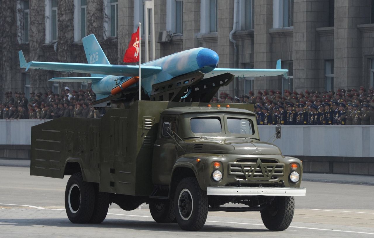Północnokoreański dron na mobilnej wyrzutni (zdjęcie ilustracyjne)