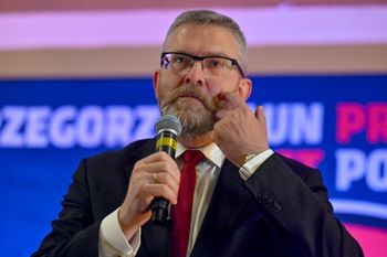 Braun boi się o życie. Dziesiątki tysięcy na ochronę