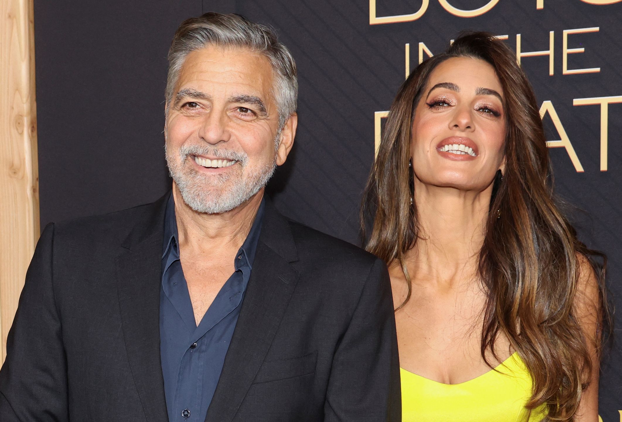 George i Amal Clooney zadają szyku na premierze w Beverly Hills