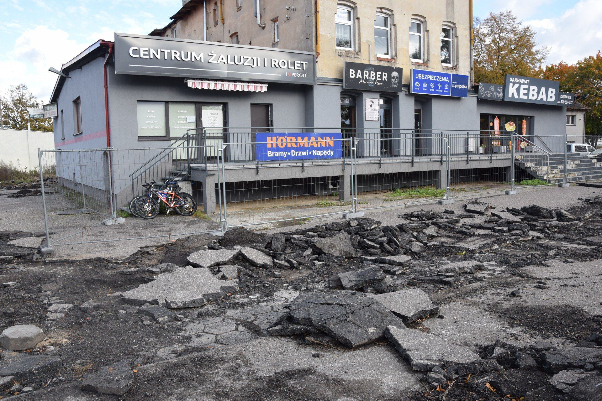 Nadzór budowalny wstrzymał rozbiórkę drogi przez dewelopera