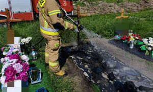 Zegar wskazał 14:13. Strażacy dostali wezwanie. Ruszyli na cmentarz