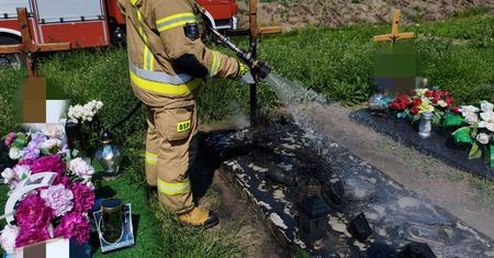 Zegar wskazał 14:13. Strażacy dostali wezwanie. Ruszyli na cmentarz