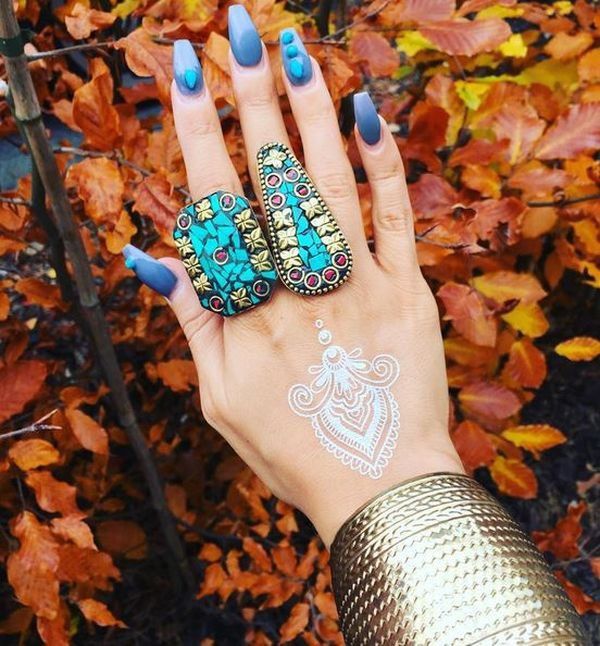 Koronkowe ozdoby z białej henny podbijają Instagram