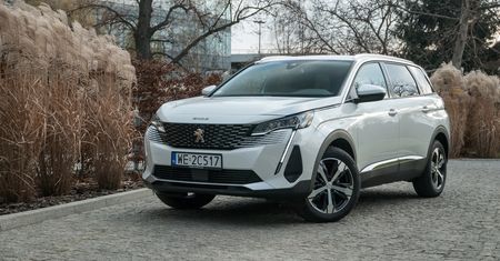Pierwsza jazda: Peugeot 3008 i 5008 po liftingu. Skupiono się nie na tym, co trzeba