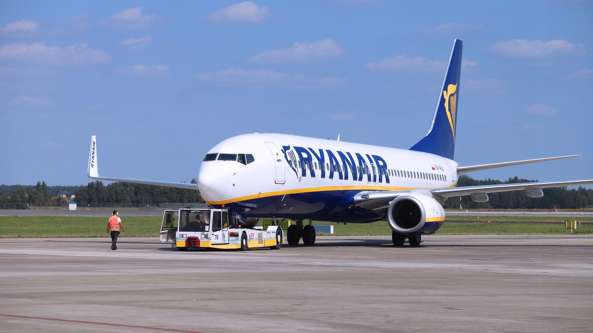 Samolot linii Ryanair na lotnisku Katowice-Pyrzowice