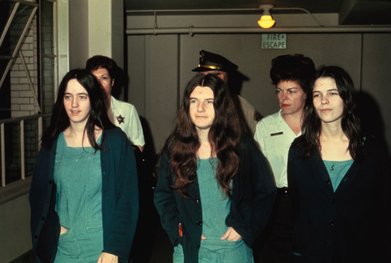 od lewej: Susan Atkins, Patricia Krenwinkel i Leslie van Houten. 