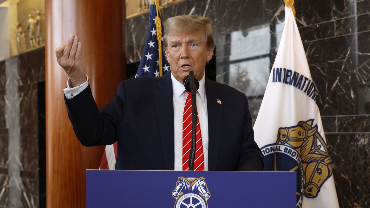 WASHINGTON, DC - JANUARY 31: Republican presidential candidate and former U.S. President Donald Trump talks to reporters at the International Brotherhood of Teamsters headquarters on January 31, 2024 in Washington, DC. Trump met with leaders and members of the organized labor group while looking for union support after the United Auto Workers endorsed President Joe Biden's re-election campaign one week ago. (Photo by Chip Somodevilla/Getty Images)