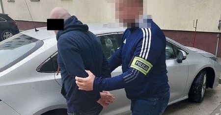 Zatrzymano 60-latka z narkotykami i nielegalnymi papierosami