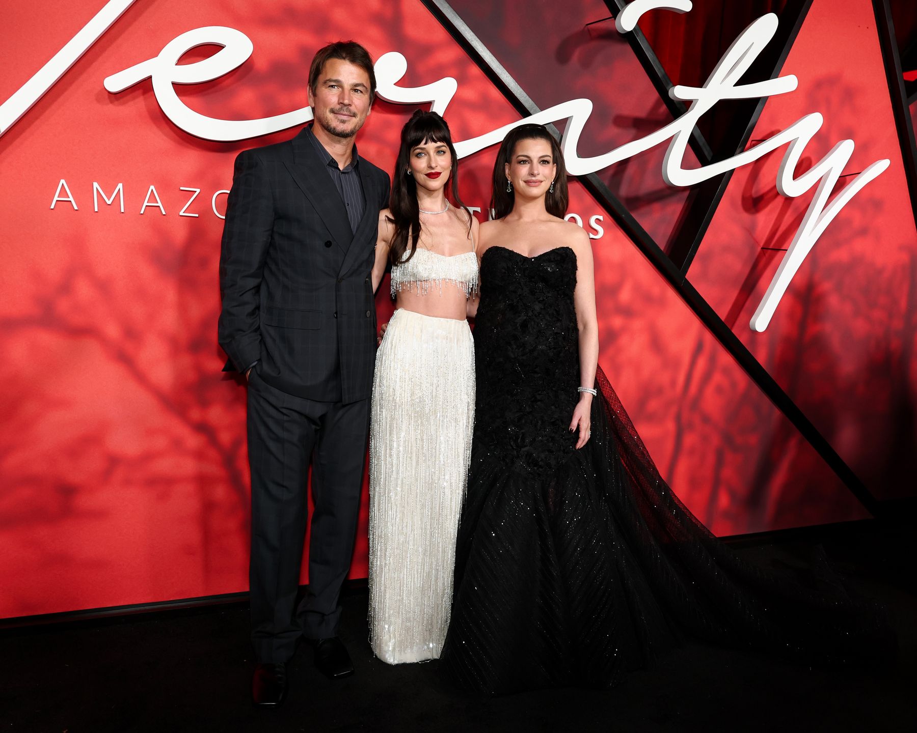 Josh Hartnett, Dakota Johnson i Anne Hathaway 