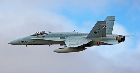 Kolejny dron w kraju NATO. Hiszpański myśliwiec ze zgodą na atak