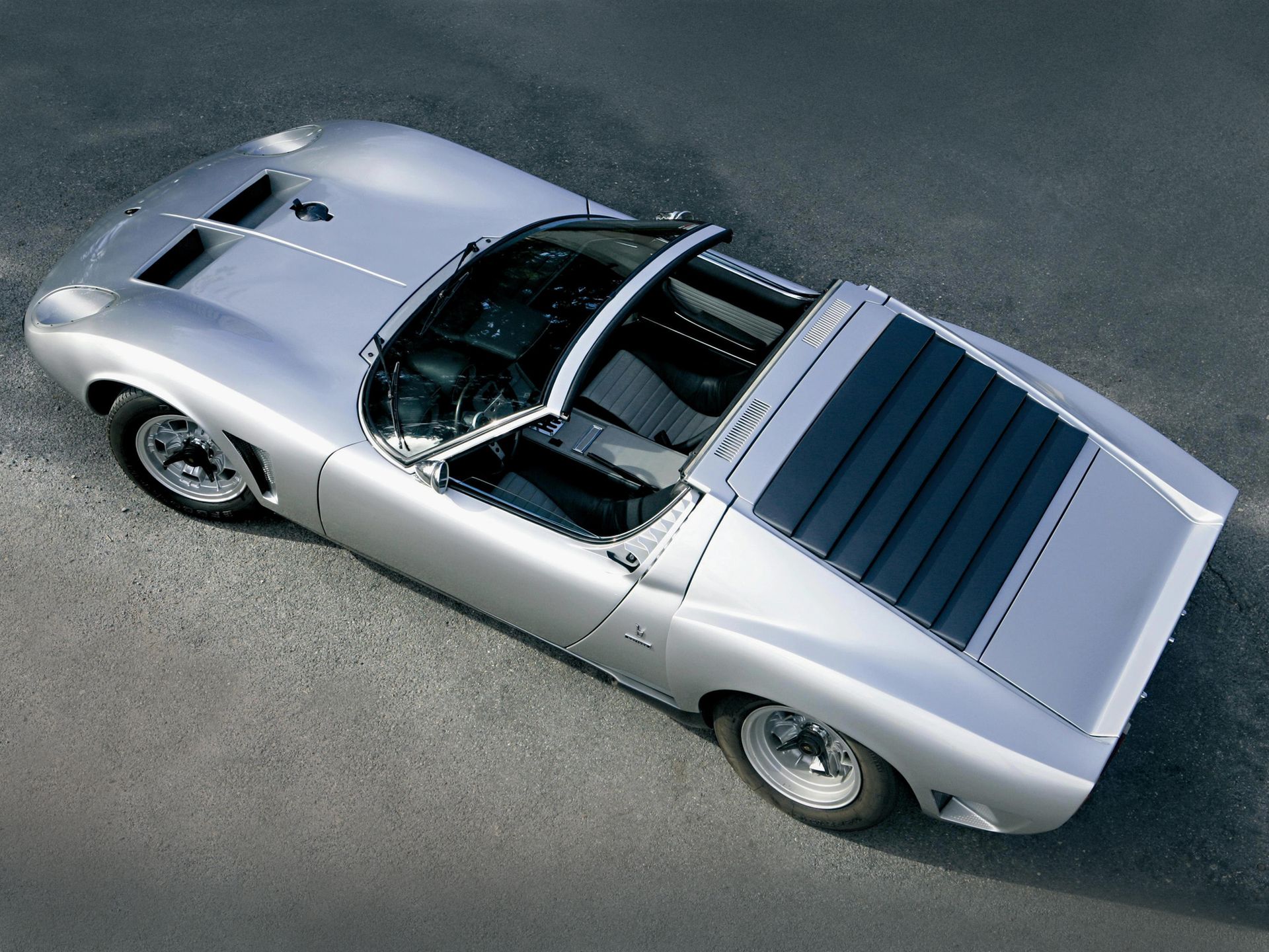 Od dekad z V12: ewolucja hipersamochodów Lamborghini 17