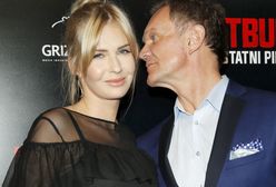 Pozuje w kostiumie na wakacjach. Cezary Pazura to szczęściarz!