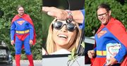 Odchudzony Tomasz Karolak paraduje w kostiumie Supermana. Na nagrania wpadła też uchachana Maja Bohosiewicz