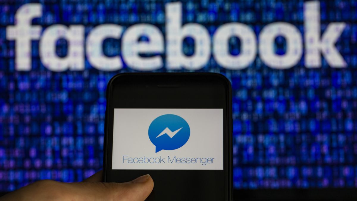 ANKARA, TURKEY - JANUARY 14: Logos of Facebook Messenger and Facebook are seen in Ankara, Turkey on January 14, 2020. (Photo by Muhammed Selim Korkutata/Anadolu Agency/Getty Images)