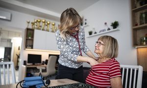 Domowa wizyta lekarska. Oto komu przysługuje