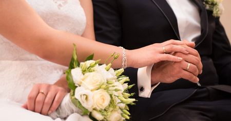 Ile włożyć do koperty na wesele? Takie kwoty obowiązują w 2025 r.