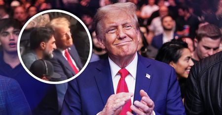 Siedział koło Donalda Trumpa. Za oceanem głośno o kontrowersyjnej postaci