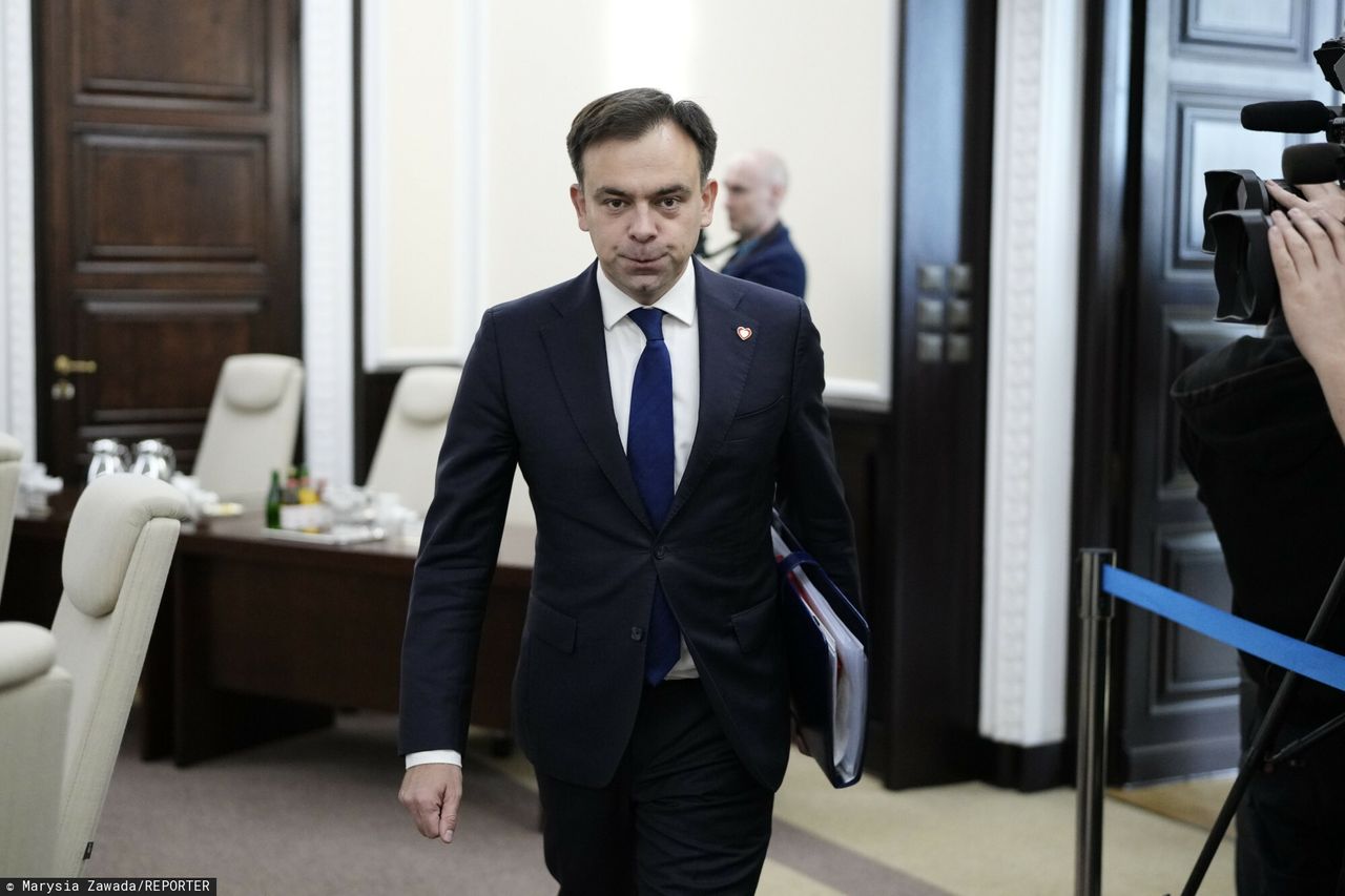 Nagły wystrzał cen ropy. Minister finansów zapowiada