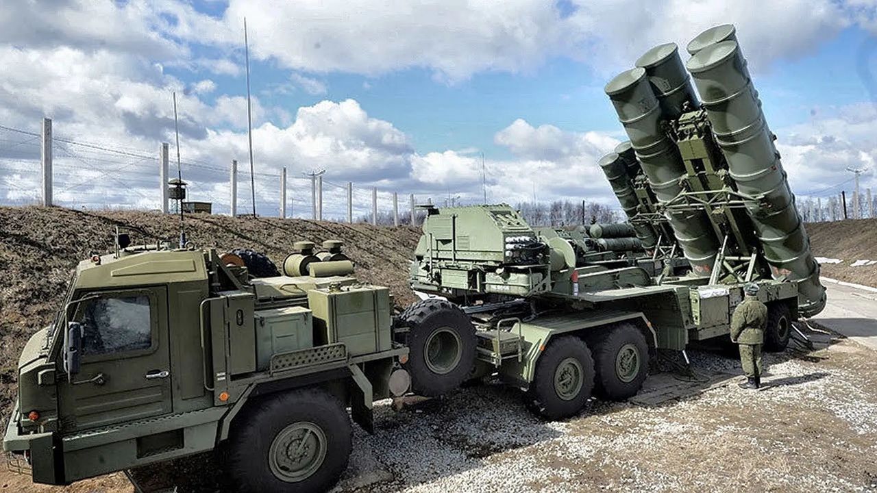 Launcher of the anti-aircraft system S-400, illustrative picture.