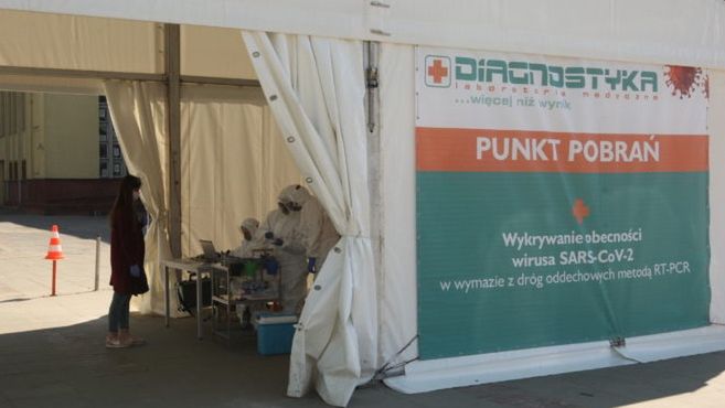 We Wrocławiu medycy będą mogli przejść darmowe testy na obecność koronawirusa  PAP/Grzegorz Michałowski