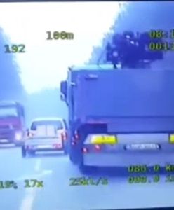 Zapomniał, że jedzie z przyczepką. Wyprzedzał na DK 74