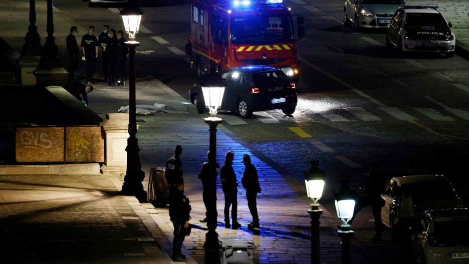 Policja w Paryżu zastrzeliła dwóch pasażerów samochodu