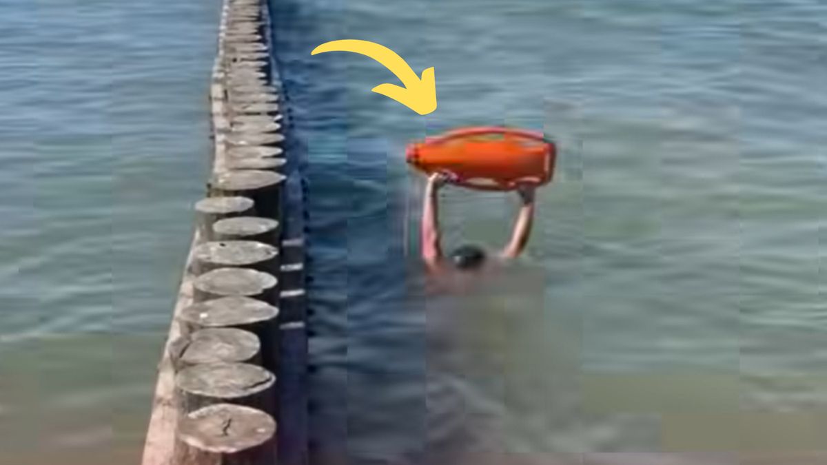  Ratownik nagle zniknął pod wodą