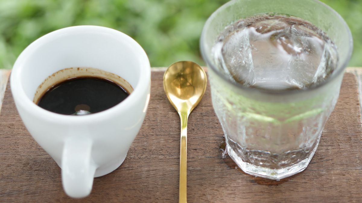 Kiedy wypić wodę do espresso?