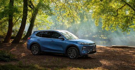Komfort segmentu D w bryle kompaktowego SUV-a. Geely kusi rekordowo przestronnym wnętrzem