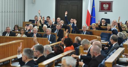 Jest decyzja ws. in vitro. Wyłamał się jeden senator z koalicji