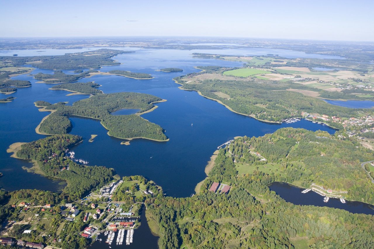 Mazury. Kontrowersyjne platformy bezpieczeństwa znikają z jezior