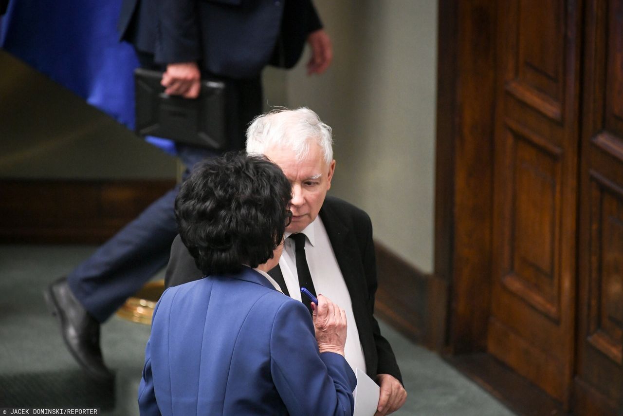 Kaczyński nie odpowie za "dawanie w szyję". Marszałek Witek zablokowała wniosek