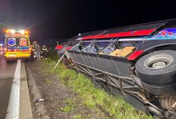 Groźny wypadek na A4. Autokar z żołnierzami z USA wpadł do rowu