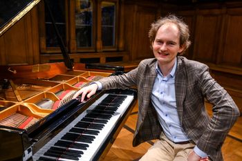 Lubuskie: Radosne kolędowanie na Boże Narodzenie, recital Piotra Pawlaka oraz Ania z Zielonego Wzgórza. Filharmonie zapraszają do siebie