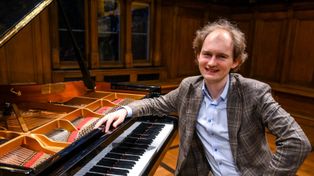 Lubuskie: Radosne kolędowanie na Boże Narodzenie, recital Piotra Pawlaka oraz Ania z Zielonego Wzgórza. Filharmonie zapraszają do siebie