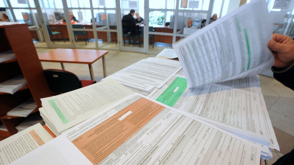 Dzie? otwarty w Urz?dach Skarbowych16.03.2013 Gdansk Pierwszy Urzad Skarbowy w Gdansku Dzien Otwarty podczas ktorego pracownicy urzedu udzielaja informacji i pomagaja wypelnic roczne zeznanie podatkowe PIT Fot. Wojciech Strozyk/REPORTERWojciech Strozyk/REPORTER