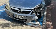 Warszawa: Na dwóch zakazach jechał autem. Spowodował zderzenie z innym pojazdem. Został zatrzymany