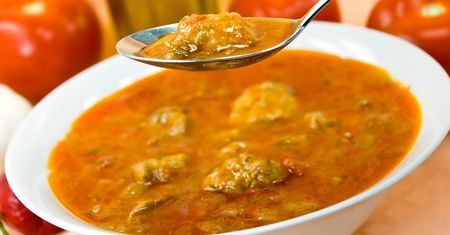 Zupa kebabowa. Prosty przepis na aromatyczne danie na chłodne dni