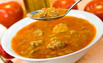 Zupa kebabowa. Prosty przepis na aromatyczne danie na chłodne dni