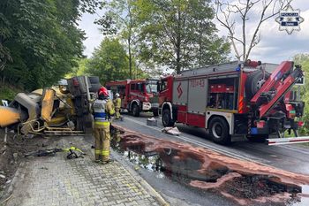 Koszmarny wypadek w Czernichowie. Nie żyją dwie osoby, jest nagranie