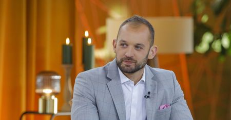 Stanisław komentuje wyciek zdjęcia z ukochaną. "Ktoś okazał się szują"