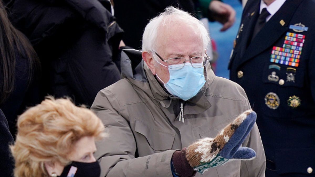 Bernie Sanders i jego słynne już rękawiczki