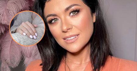 Numer jeden w manicure. Gwiazdy pokochały paznokcie "clean girl"