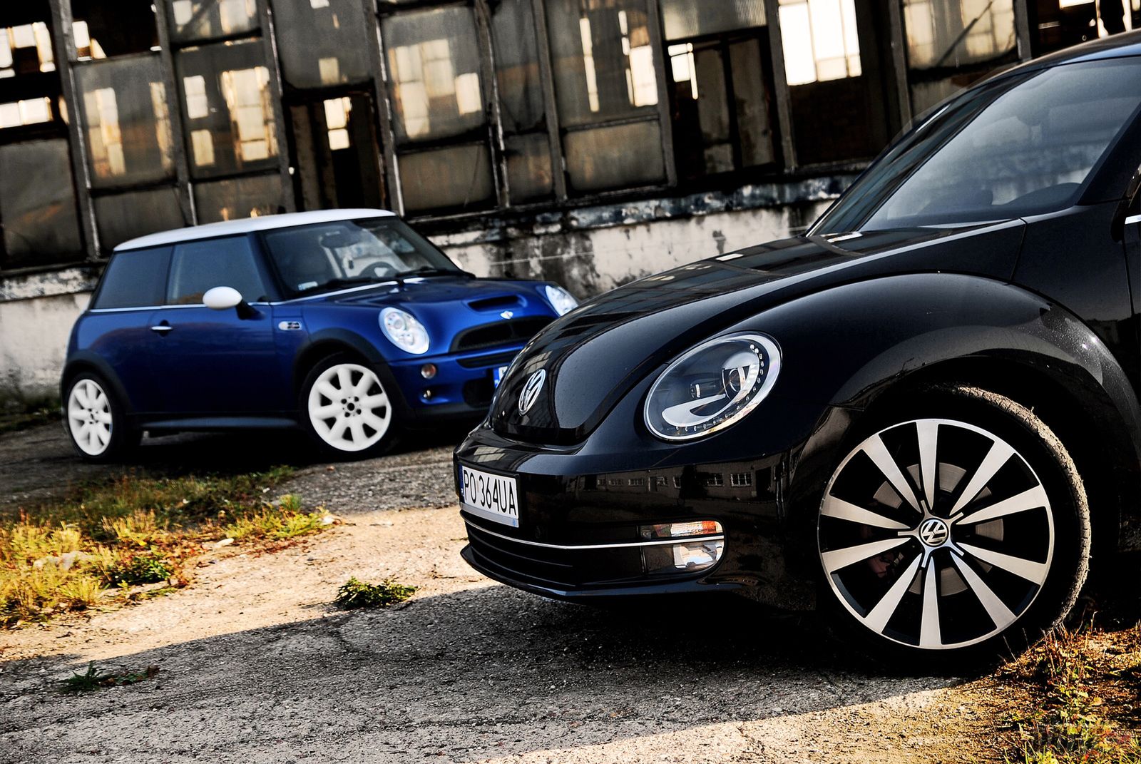 Volkswagen Beetle Sport 2,0 TSI DSG vs. Mini Cooper S