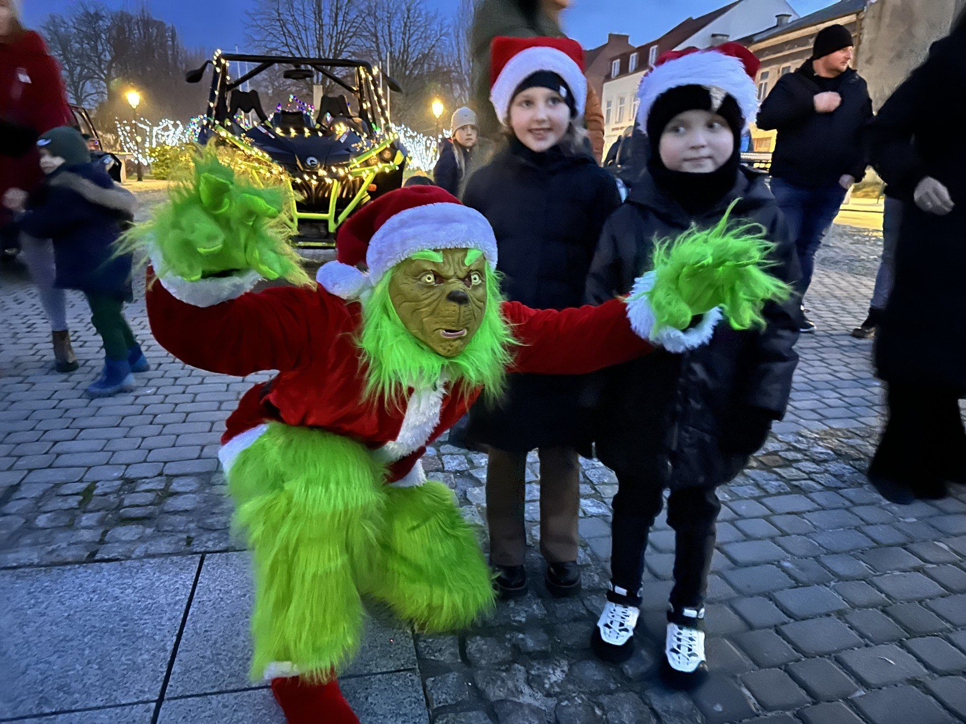 Chętnie robionosobie zdjęcia również z Grinchem