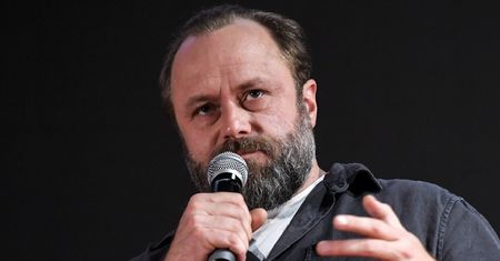 Nigdy się nie ożenił. Od 21 lat jest w związku ze znaną aktorką