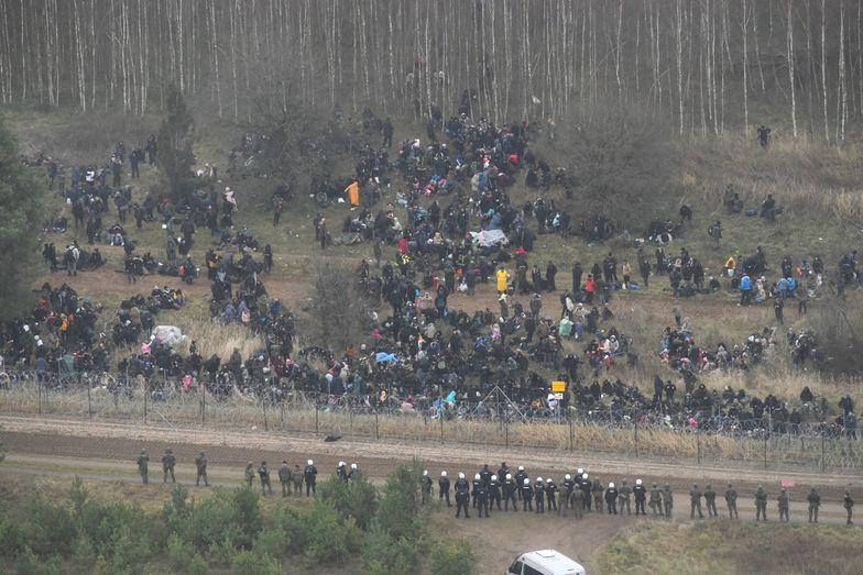 Migranci na polsko-białoruskiej granicy na wysokości Kuźnicy Białostockiej, 8 listopada 2021 roku 