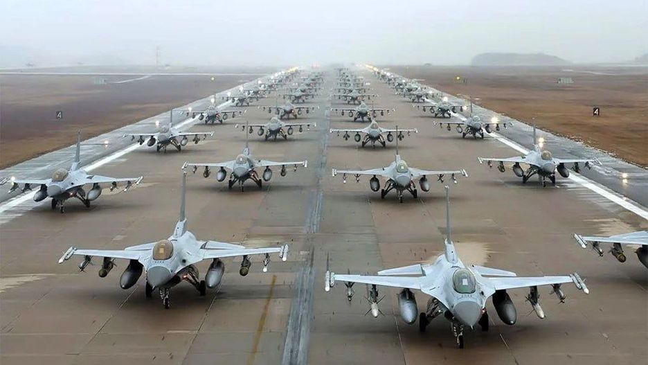 Myśliwce F-16, zdjęcie poglądowe