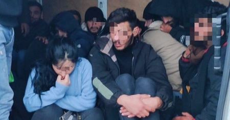 Przewoził 27 imigrantów kurierską furgonetką. Ukrainiec zatrzymany