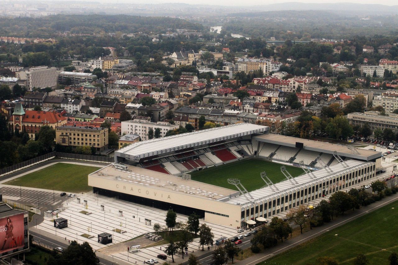 O tym się mówi. Cracovia, Wisła, Centrum Kongresowe walczą o sponsora. Kto ma największe szanse?